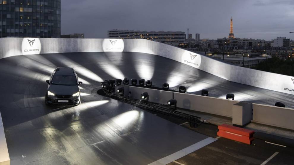 Cupra instala un circuito de velocidad en una azotea de París