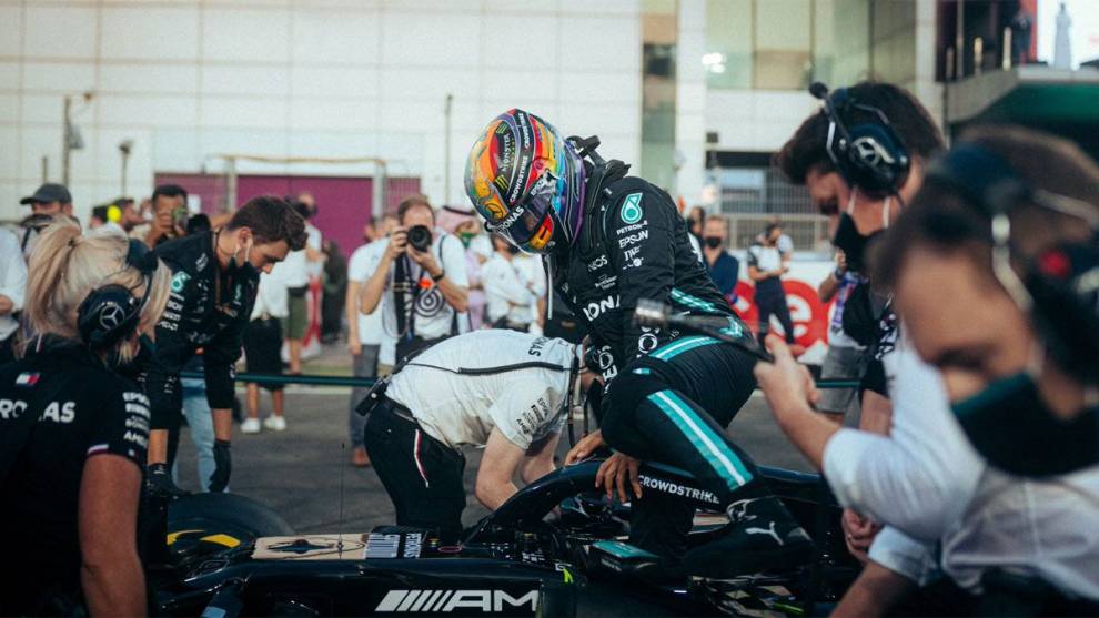 Hamilton repetirá el casco arcoíris en Arabia Saudí y Abu Dhabi