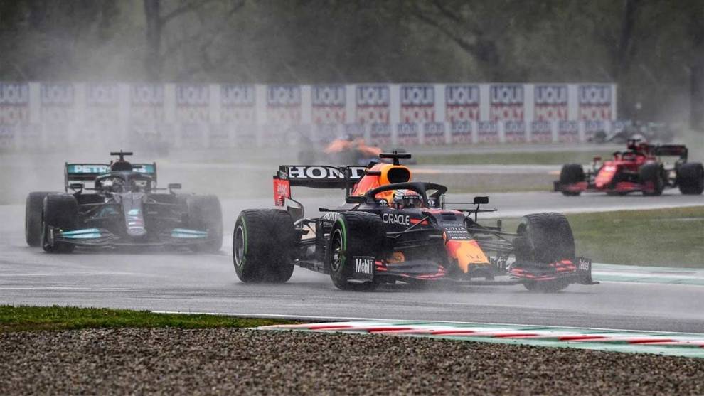 Verstappen reina en el caos de Imola