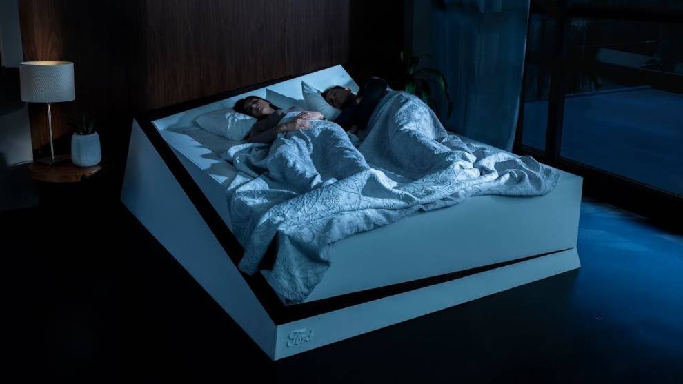 Ford desarrolla una cama inteligente que devuelve a tu pareja a su carril