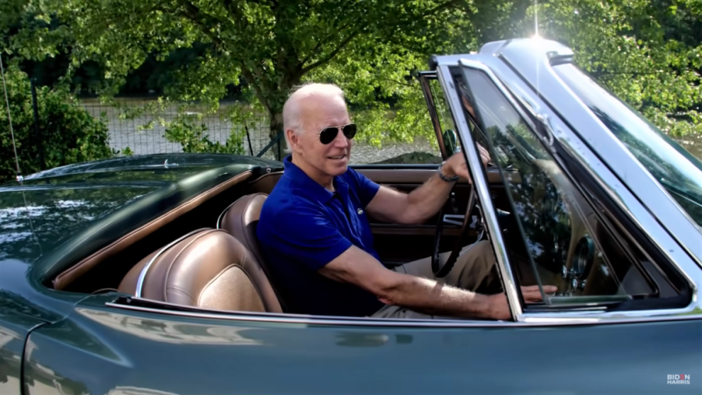 Batalla de garajes, los coches de Joe Biden y Donald Trump