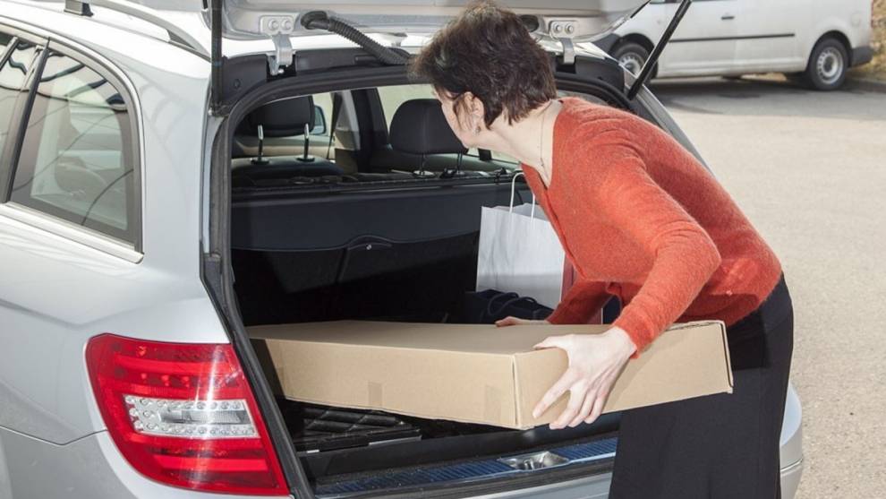 Así es como puedes transportar muebles en tu coche sin que te multen