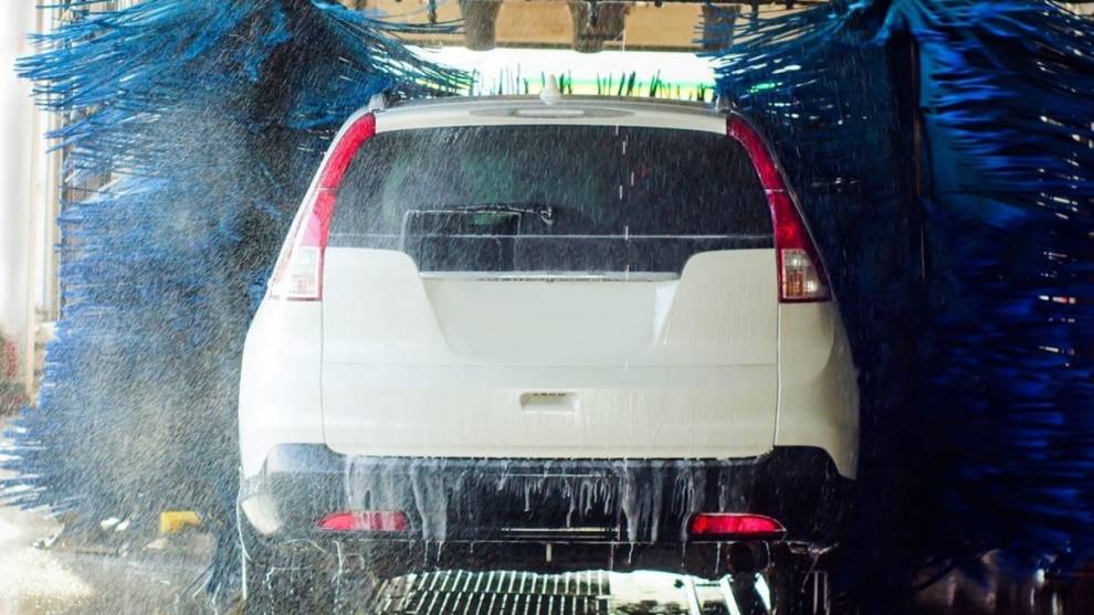 ¿Es peligrosos meter un coche eléctrico en el túnel de lavado?