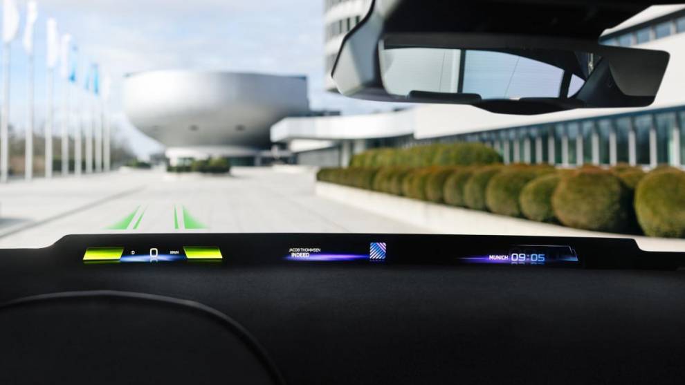 La futura pantalla de BMW ocupará todo el ancho del parabrisas