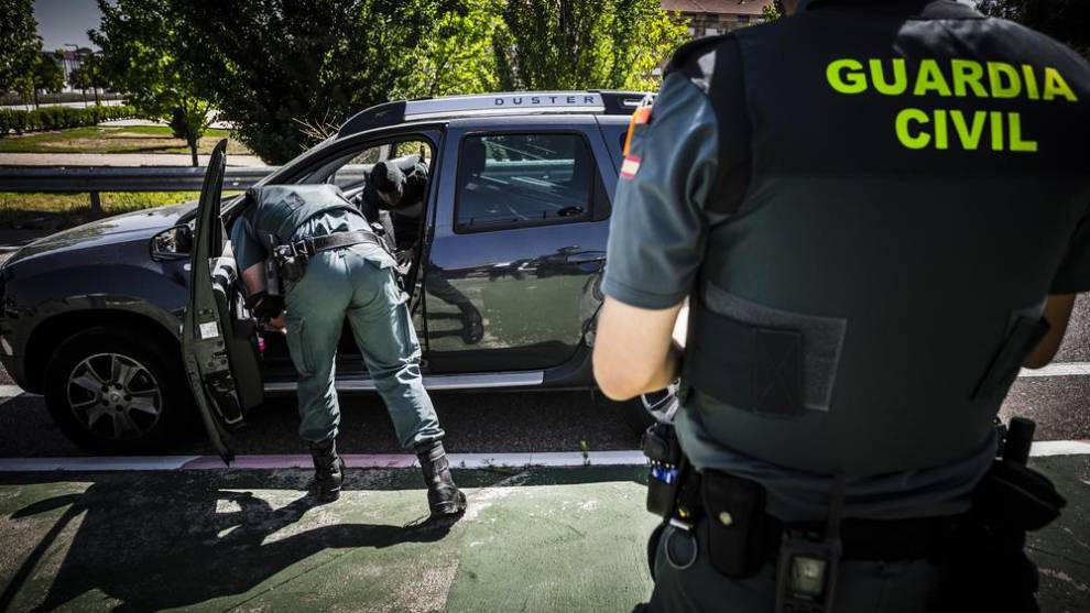 Los agentes policiales suelen registrar vehículos, pero no muchos saben si esto es legal hasta cierto punto