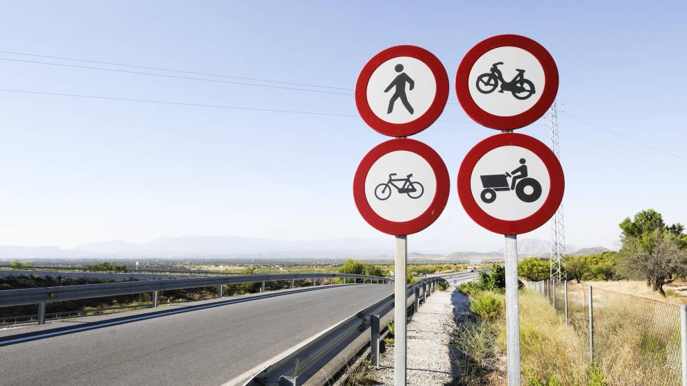 Algunas de las señales de tráfico más extrañas que te puedes encontrar en España