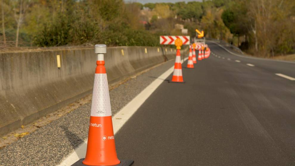 Te explicamos la función de este tipo de cono que puedes ver en las carreteras