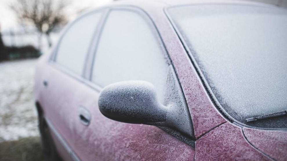 Así puedes quitar el hielo de tu coche más fácilmente