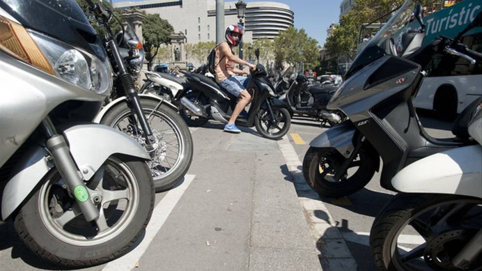 Las ventas de motos y vehículos ligeros caen un 39,2%