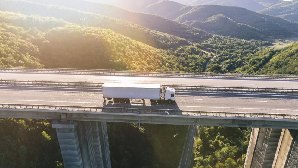 El Parlamento Europeo aprueba que los camiones “ecológicos” puedan ser más pesados