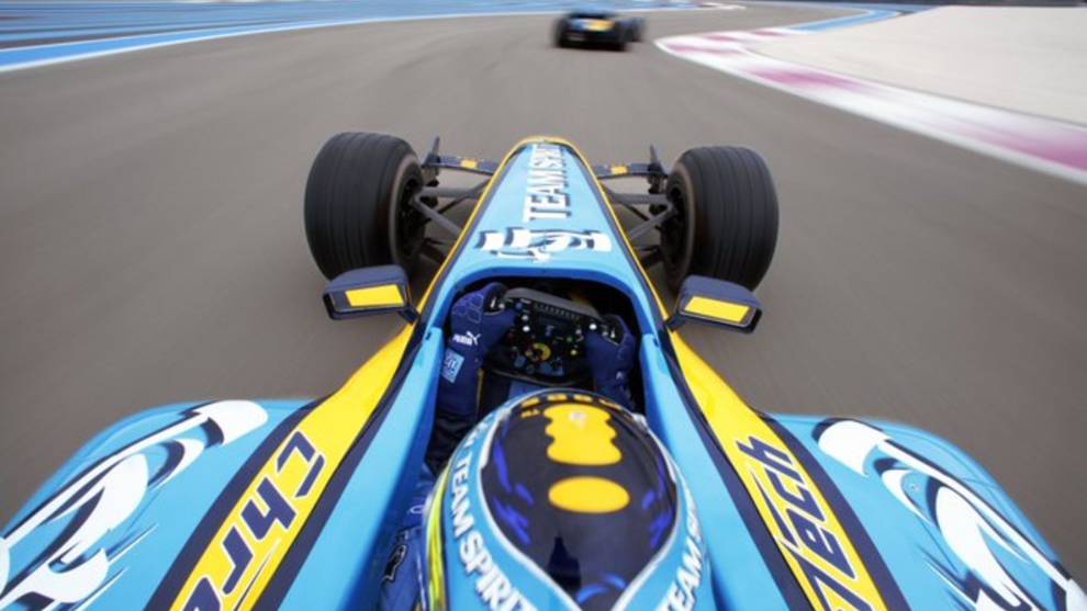Alonso hará una exhibición con su mítico Renault R25