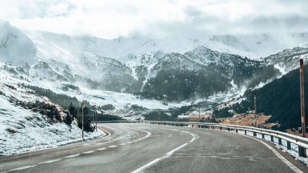 ¿Te gusta conducir por la montaña? Estas son las 10 carreteras más altas de España