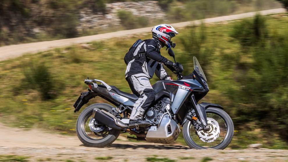 Honda XL750 Transalp: brilla en asfalto y sorprende en tierra