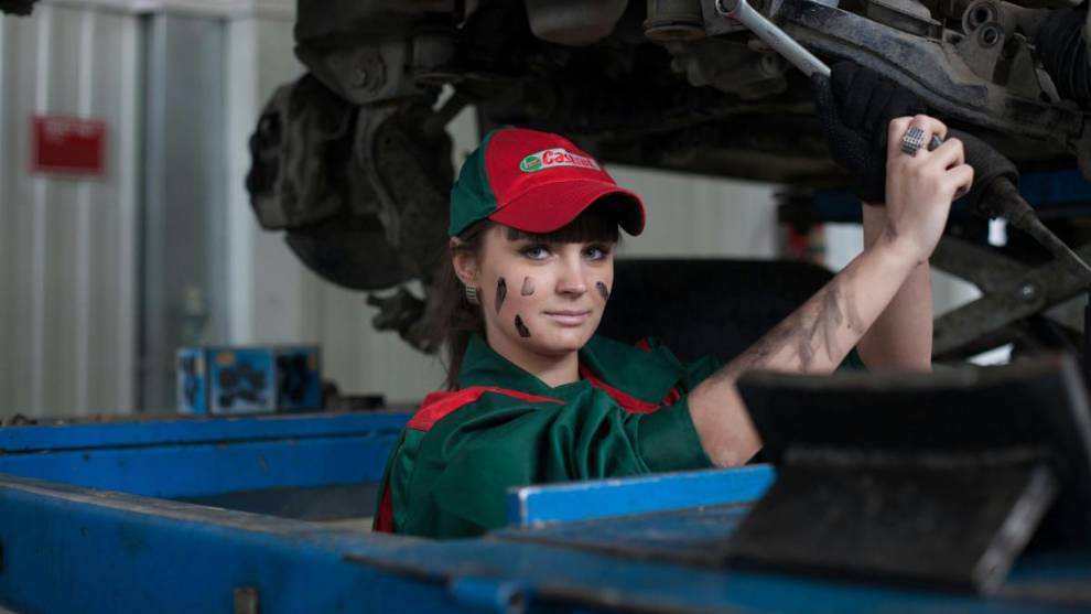 Los talleres se quedan sin manos: sueldos de hasta 36.000 euros anuales y miles de vacantes sin cubrir en España