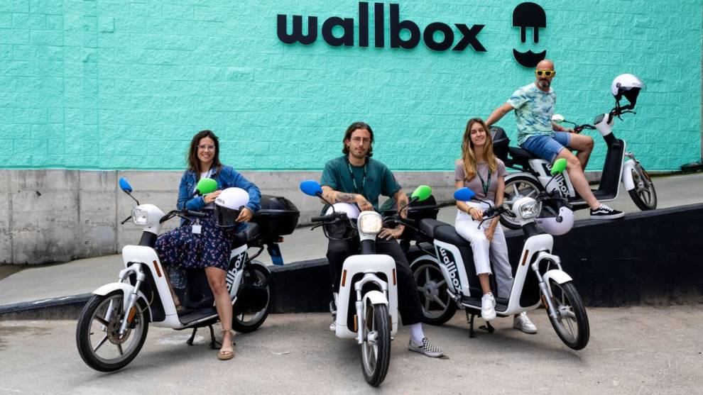 Wallbox se alía con Cooltra para ofrecer 'motosharing' corporativo a sus empleados