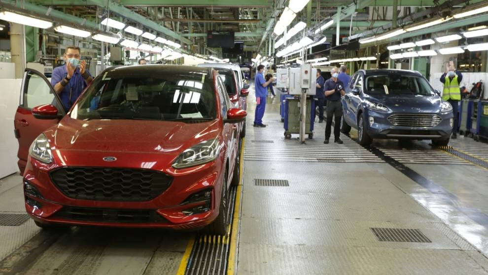 La planta de Ford en Valencia vuelve a la actividad con protocolos de protección reforzada