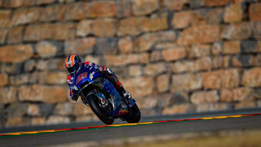 Álex Rins gana un espectacular pulso a Àlex Márquez en Aragón