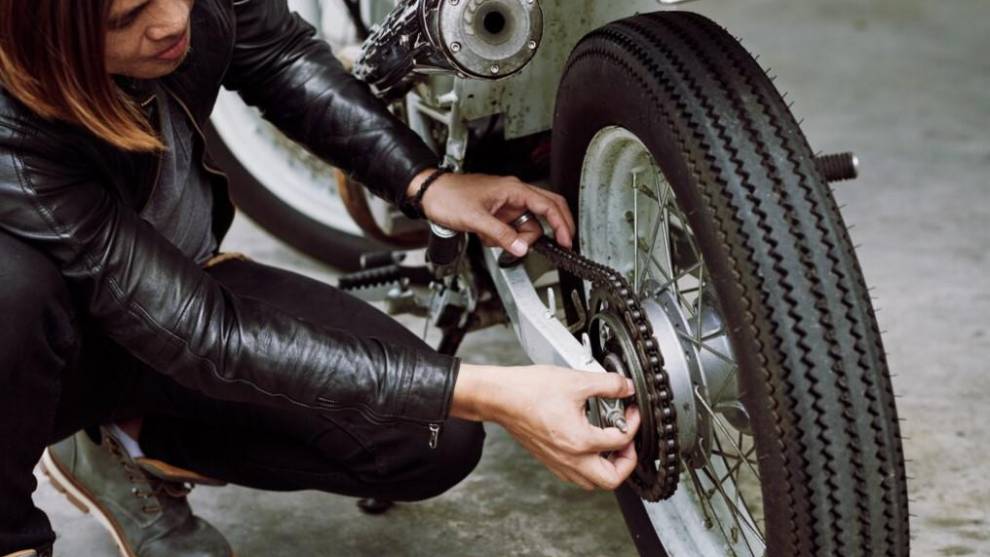 MANTENIMIENTO  ¿Sabes cómo cuidar correctamente la cadena de tu moto?