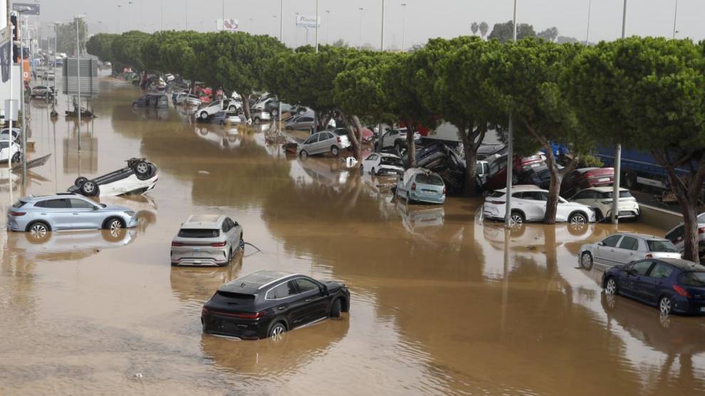 Vista general del polígono industrial de Sedaví anegado a causa de las lluvias torrenciales de las últimas horas.