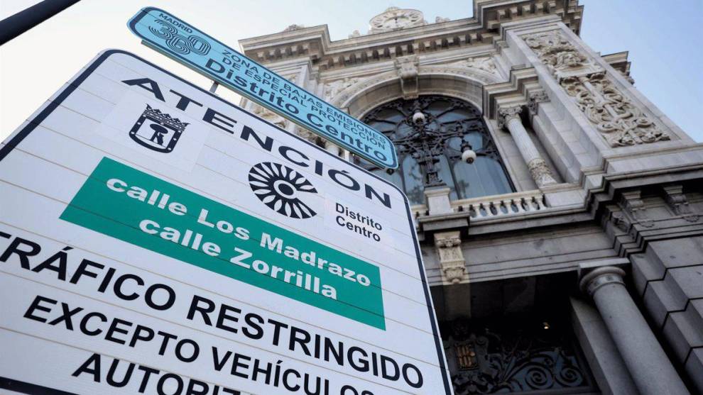 Señal de Zona de Bajas Emisiones en Madrid