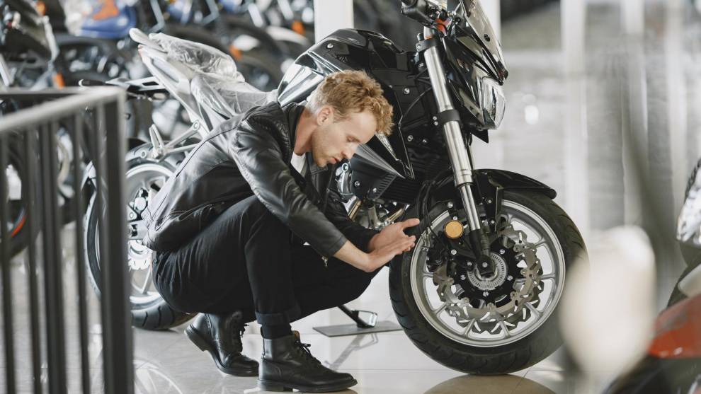 ¿Cúando y cómo debería comprar una moto?