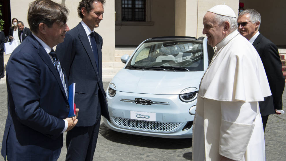 El Papa Francisco recibe a Stellantis en El Vaticano
