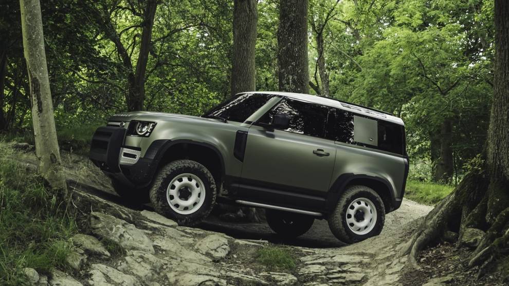 El Land Rover Defender gana la votación de marzo en el Coche del Año de los Lectores