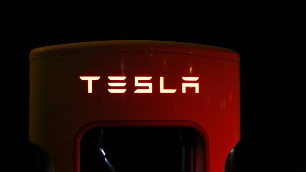 Tesla permitirá cargar sus coches eléctricos con energía solar