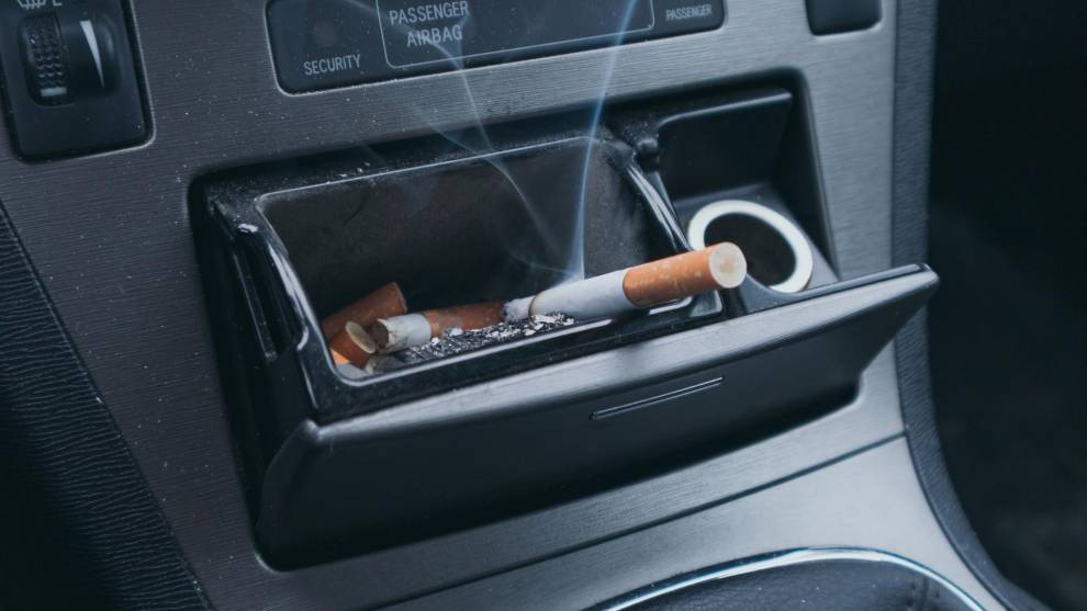 Con este truco podrás hacer que el interior de tu coche deje de oler a tabaco