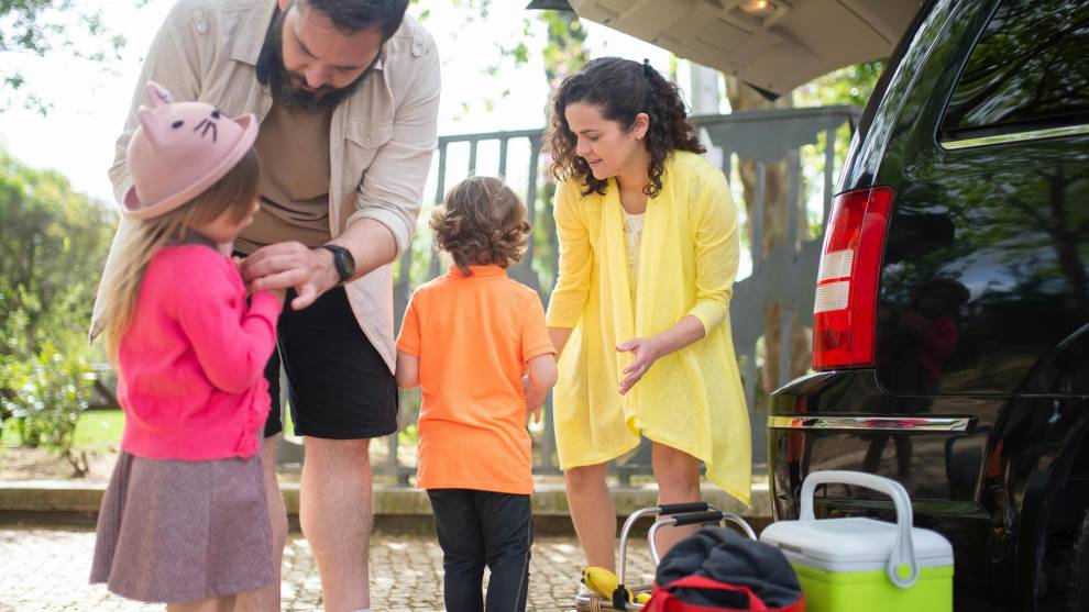 La DGT, junto a Chicco, han creado una guía para los padres que viajan con niños