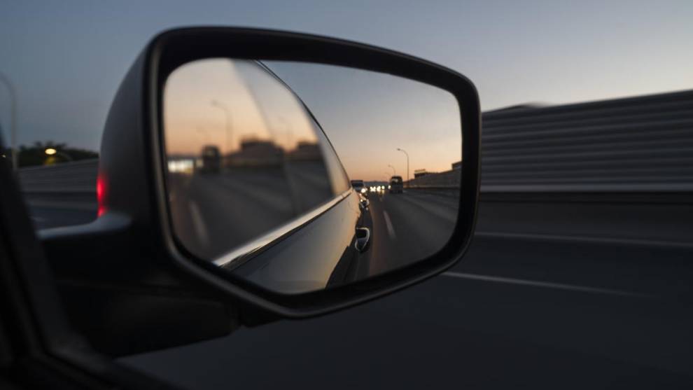 ¿Qué espejos retrovisores son obligatorios para cada tipo de vehículo?
