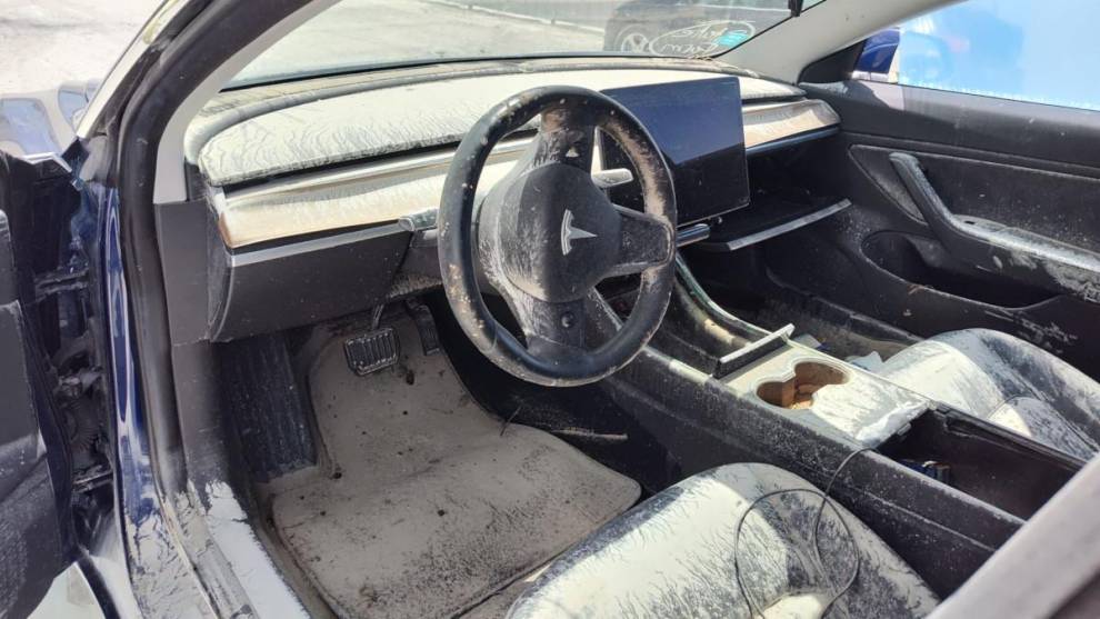 Interior embarrado de un coche tras una inundación por una DANA