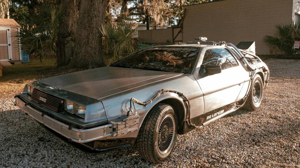 Una empresa vende y restaura el legendario DeLorean