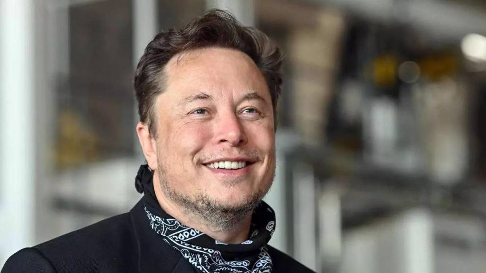 Elon Musk pone fecha a la llegada del robot humanoide a tu hogar