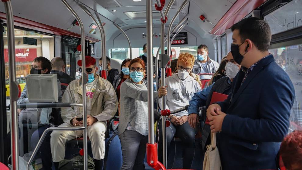 ¿Cómo evitar el contagio por covid-19 en el transporte público?