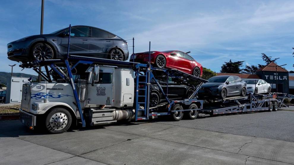 Las ventas de Tesla en el mundo caen por primera vez en una década