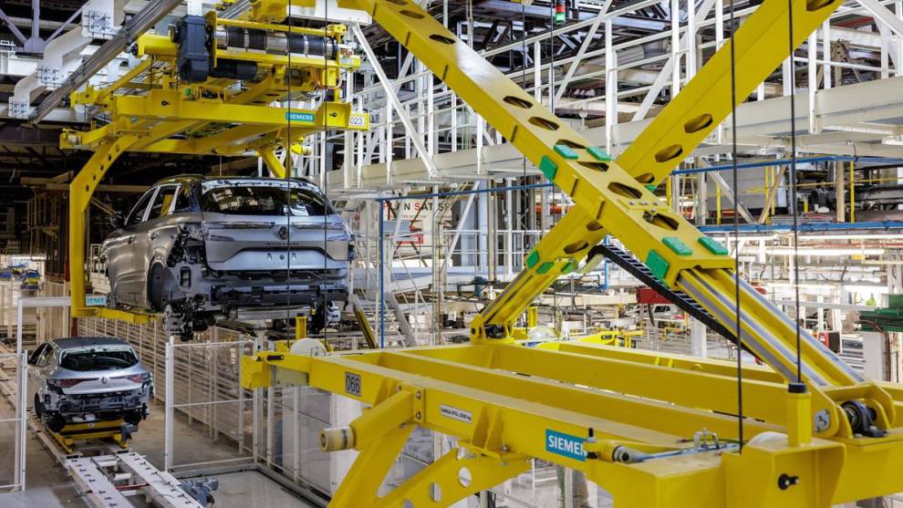 Proceso se producción del nuevo Renault Asutral en la factoria de Villamuriel (Palencia).