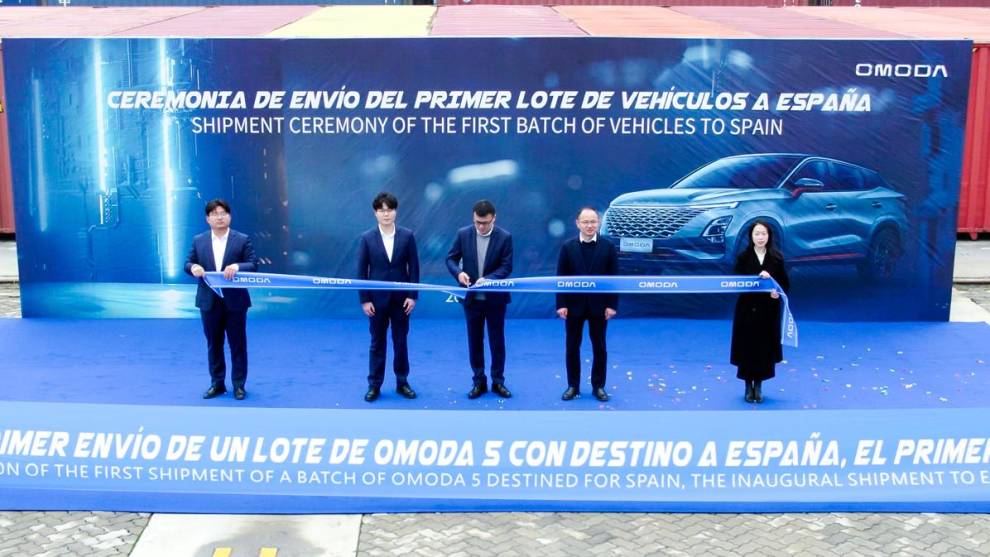 Chery envía su primer barco a BCN con 700 coches para España