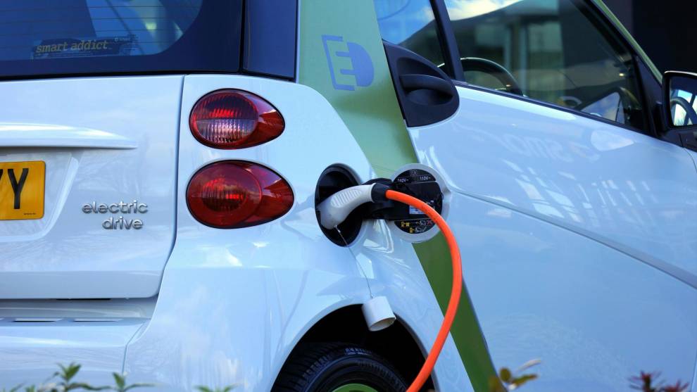 Algunos conductores siguen teniendo dudas a la hora de adquirir un coche eléctrico