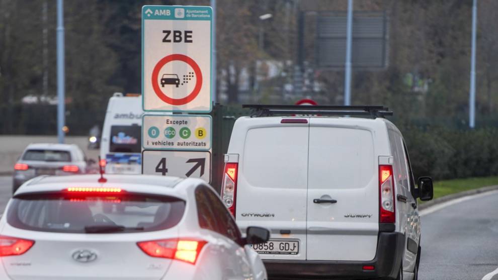 Las furgonetas sin etiqueta DGT ya no pueden entrar en la zona de bajas emisiones de Barcelona