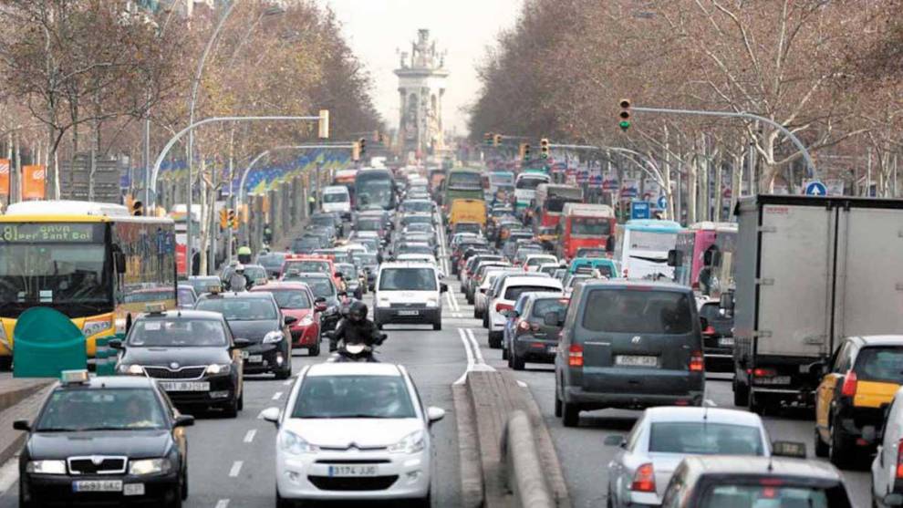 Circulación por la Gran Vía de Barcelona.