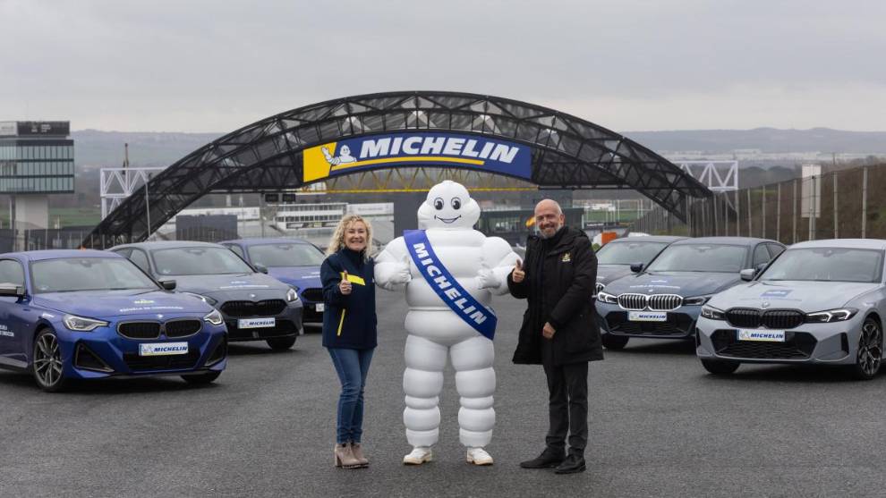 Mónica Rius, directora de comunicación de Michelin España e Ignacio Fernández, director del Circuito de Madrid Jarama-RACE y director de la Fundación RACE