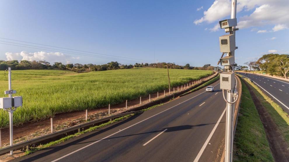 Existen algunos radares que no pueden multar a todos los carriles de la carretera