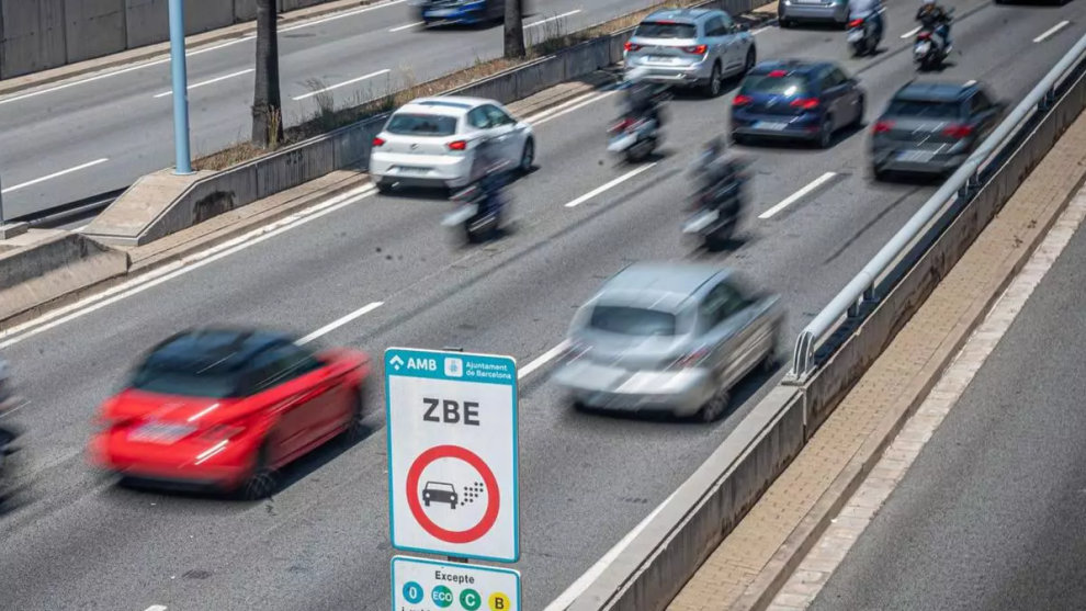 Cartel que indica la entrada a la Zona de Bajas Emisiones (ZBE) de Barcelona