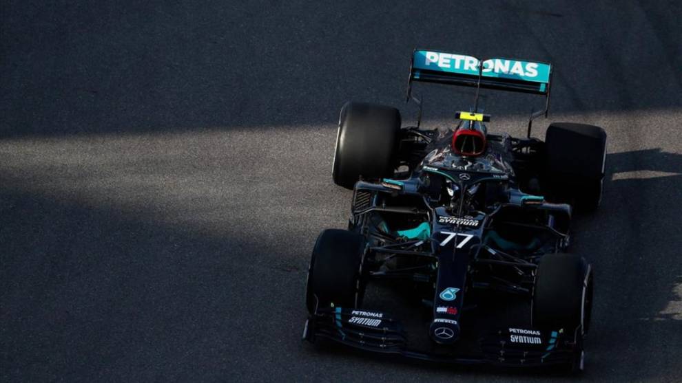 Mercedes asusta en el arranque en Rusia; Sainz, cuarto