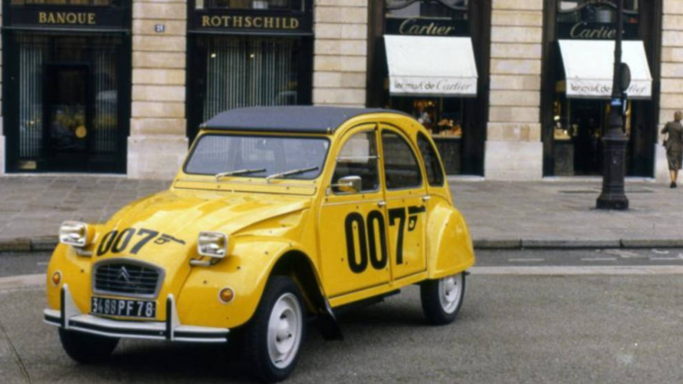 El Citroën 2CV de James Bond cumple 40 años