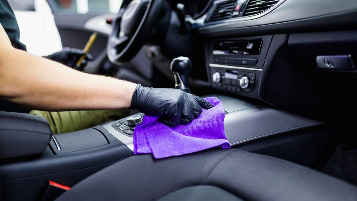 Cómo debes desinfectar el interior de un coche