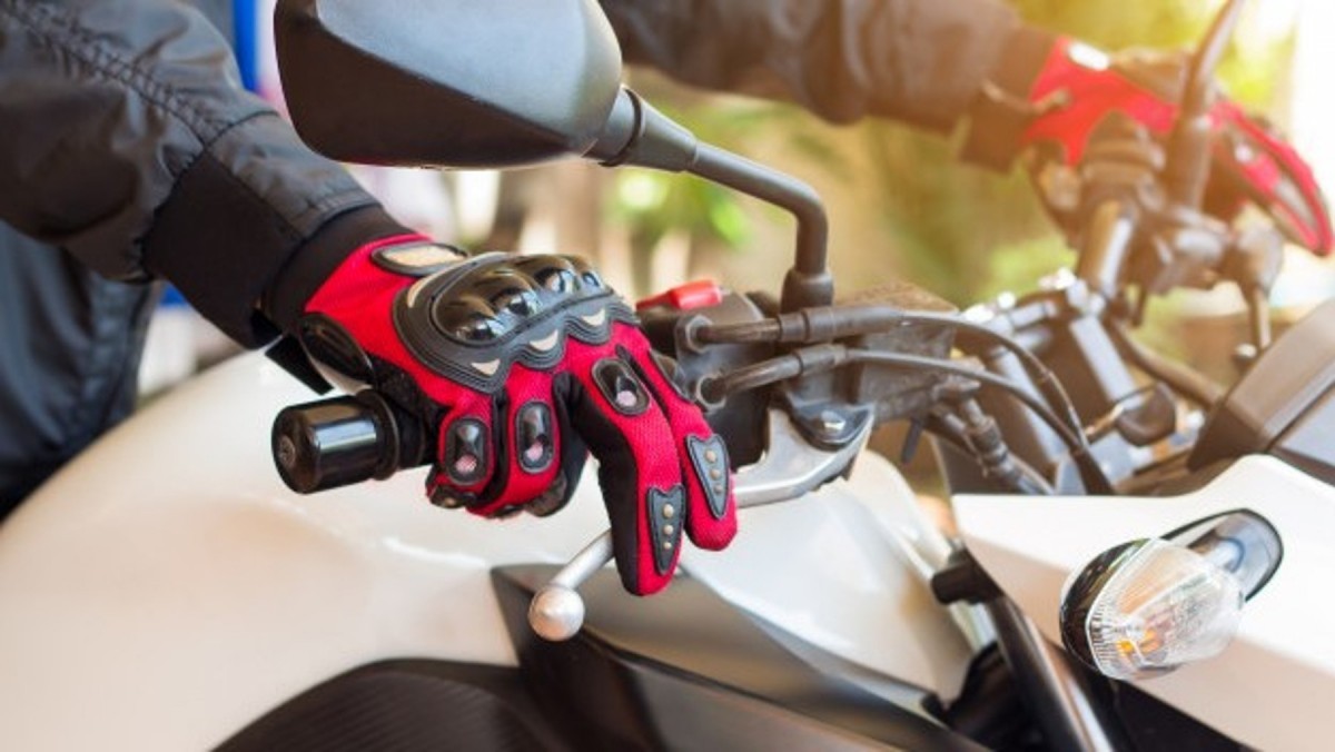 Claves para elegir unos guantes de moto adecuados