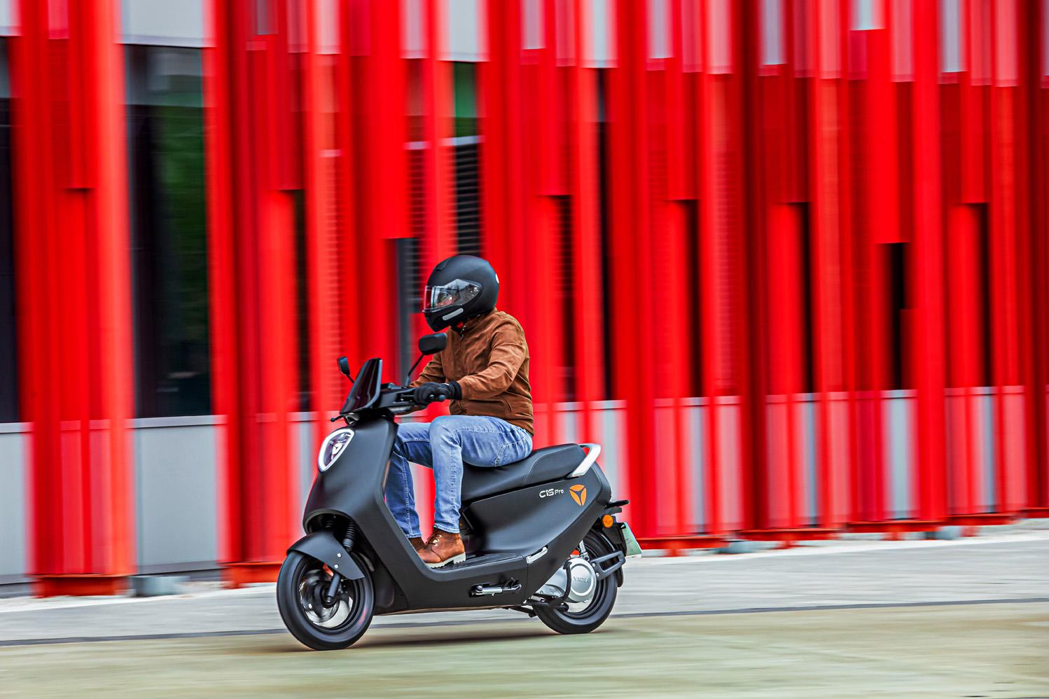 Vespa Moto Electrica Roja 3-6 años - Nanoen